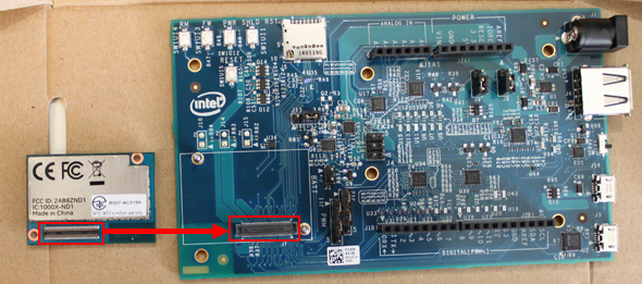 図4 Edison本体をArduinoボードに取り付ける