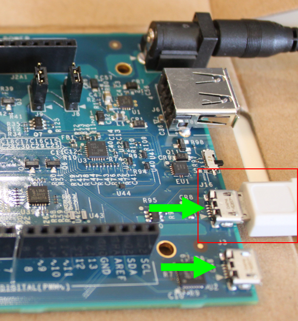 図8 Edison(USB OTG側)とWindows PCをUSBケーブルで接続する