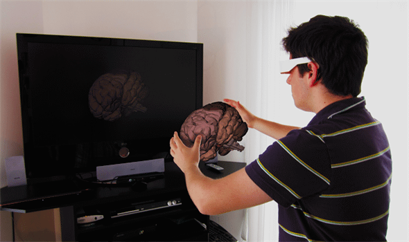 図1　Kinectで3Dの脳を触っている様子（http://www.interlab.pcs.poli.usp.br/fusion4d/#galより引用）
